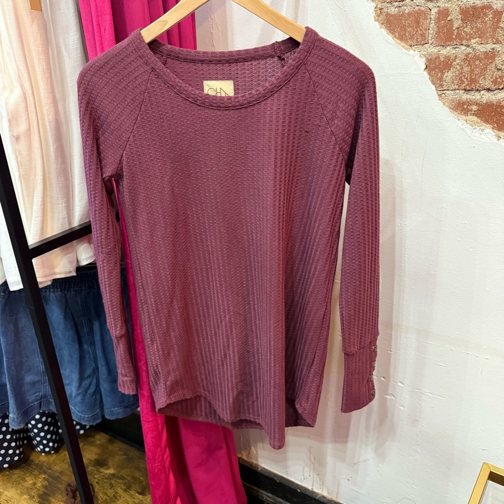 CHA SOR Plum Waffle Knit Button Cuff Top – Size S